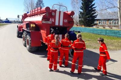 Пожарный отряд из подростков действует в Красноярском крае - kras.mk.ru - Красноярский край - район Енисейский