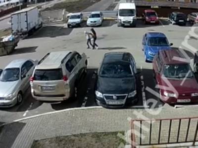 В Воронеже на видео попало нападение на 12-летнюю девочку - gorcom36.ru - Воронеж