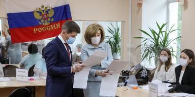 Сергей Носов - Олег Кожемяко - Губернаторы регионов голосуют в первых рядах - ruposters.ru - Приморье край - респ. Саха - Магаданская обл.