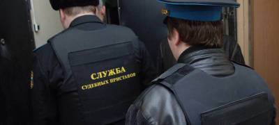 Отец-алиментщик в Карелии в подарок к 18-летию ребенка погасил долг в 260 тысяч рублей - stolicaonego.ru - республика Карелия