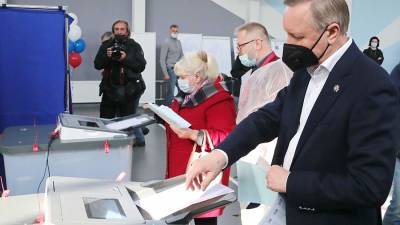 Александр Беглов - Олег Новицкий - Петр Дубров - Беглов проголосовал на выборах в Госдуму - iz.ru - Санкт-Петербург - Израиль