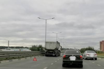 Авария на улице Рязанской в Туле затруднила движение утром 16 сентября - tula.mk.ru - Тула - Камаз
