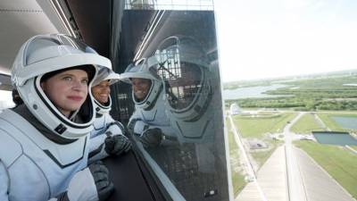 Илон Маск - Илон Маск - Астронавты-любители отправились в космическое путешествие на корабле Илона Маска - 5-tv.ru - США