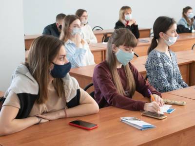 В Петербурге почти около 70 классов ушли на дистанционку - rosbalt.ru - Россия - Санкт-Петербург