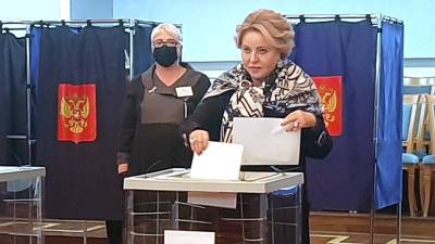 Валентина Матвиенко - «Удобно, комфортно, безопасно»: Матвиенко проголосовала на выборах в Петербурге - mir24.tv - Россия - Санкт-Петербург
