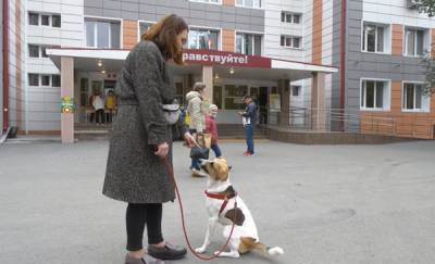 В Тюмени девушка пришла на избирательный участок с собакой, которую нашла здесь год назад - news.megatyumen.ru - Тюмень
