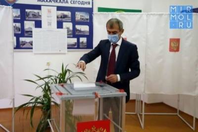 Глава Минэкономразвития Дагестана Руслан Алиев проголосовал в первый день выборов - mirmol.ru - Россия - респ. Дагестан