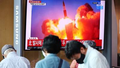 Нобуо Киси - Запущенные КНДР ракеты упали в экономической зоне Японии - iz.ru - КНДР - Израиль - Япония