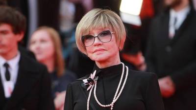 Юлия Меньшова - Владимир Меньшов - Вера Алентова - «Стоит немалых сил»: Меньшова рассказала о жизни похоронившей мужа Алентовой - vm.ru