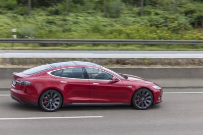 Илон Маск - Продажи электромобилей Tesla превысили два миллиона штук - itc.ua - Украина