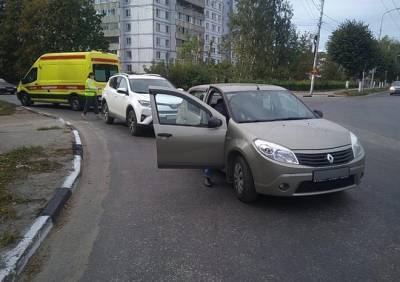На улице Октябрьской столкнулись две иномарки, есть пострадавший - ya62.ru - Рязанская обл. - Рязань - Sandero