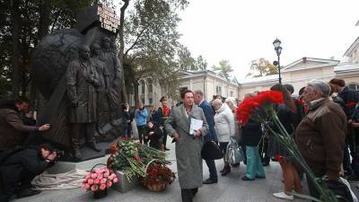 Сергей Собянин - В Москве открыли памятник борющимся с пандемией врачам - iz.ru - Москва - Израиль