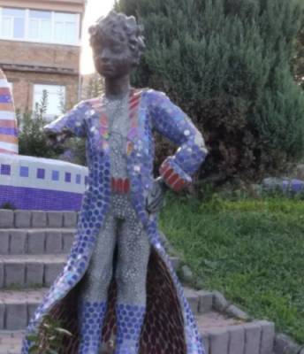 В Киеве вандалы изуродовали популярную скульптуру: оторвали руку с саблей (фото) - narodna-pravda.ua - Украина - Киев - Египет