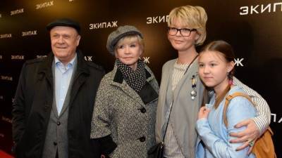 Юлия Меньшова - Владимир Меньшов - Вера Алентова - Меньшова встретила первый день рождения отца после его смерти: «Навсегда с тобой» - 5-tv.ru - Москва