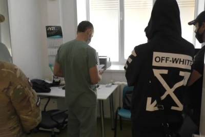 ФСБ задержала главврача новосибирского медцентра за пропуск мигрантов в Россию - tayga.info - Россия - Новосибирская обл.