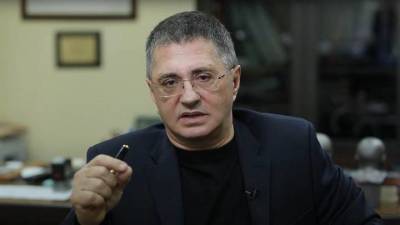 Александр Мясников - Доктор Мясников перечислил вызывающие тяжелые болезни лекарства - vm.ru - Россия - США