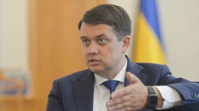 Владимир Зеленский - Дмитрий Разумков - Разумков уточнил судьбу инициативы Зеленского сократить численность нардепов - lenta.ua - Украина