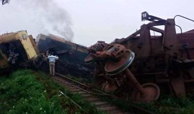 В Гвинее при столкновении грузовых поездов «Русала» погиб человек - newizv.ru - Украина - Гвинея - Конакри