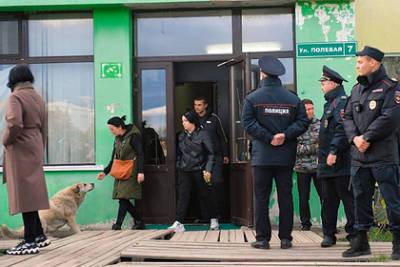 Местные жители рассказали о мигрантах из общежития в Подмосковье - lenta.ru - Московская обл.