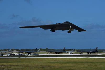 Аварийно севший стратегический бомбардировщик B-2 показали из космоса - lenta.ru - США - штат Миссури