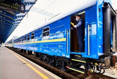 Поезд "Черновцы-Киев" изменил маршрут из-за обвала грунта - kp.ua - Украина - Киев - Каменец-Подольский - Тернополь - Черновцы