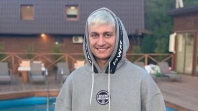 Давид Манукян - Давид Манукян напугал подписчиков фото под капельницей - 5-tv.ru