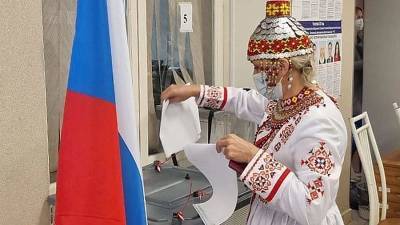 Иван Грозный - В Иркутской области избирательница пришла на выборы в национальном костюме - iz.ru - Иркутская обл. - Израиль - Красноярск