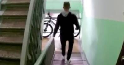 Московский вор украл велосипед у всех на виду и попал на видео - moslenta.ru - Москва - район Богородский