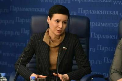 Ирина Рукавишникова - Цифровой гигиене нужно учить людей всех возрастов, считает сенатор Рукавишникова - pnp.ru