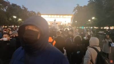Валерий Рашкин - В Москве участники народного схода "из-за фальсификаций выборов" потребовали провести новые выборы депутатов Госдумы - nakanune.ru - Москва - Россия