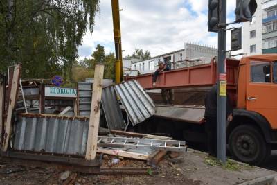 В Тамбове продолжают демонтировать незаконные торговые точки - tambov.mk.ru - Тамбов