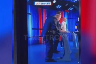 Владимир Жириновский - С Жириновского во время теледебатов свалились брюки - versia.ru - Россия