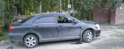 В Новосибирске у кладбища вторую неделю стоит разбитая Toyota - runews24.ru - Новосибирск