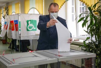 Глава парламента Мурманской области Сергей Дубовой проголосовал на выборах - murmansk.mk.ru - Россия - Мурманская обл.