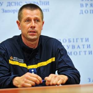 Никто из нас не считает себя супергероями: запорожский спасатель рассказал о рабочих буднях и курьезных вызовах. Фото - reporter-ua.com - Украина - Запорожье
