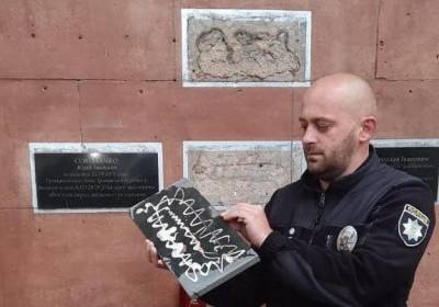 На Закарпатье повредили мемориальные доски погибших в АТО бойцов - kp.ua - Украина - Закарпатская обл.