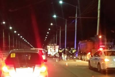 Пытаясь уйти от полиции на Академическом мосту в Иркутске, разбился 24-летний парень - runews24.ru - Россия - Иркутская обл. - Иркутск