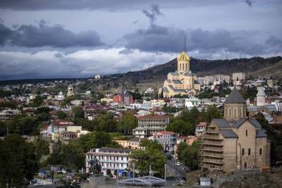 В центре Тбилиси в 22-летнего мужчину выстрелили не меньше девяти раз - argumenti.ru - Грузия - Тбилиси