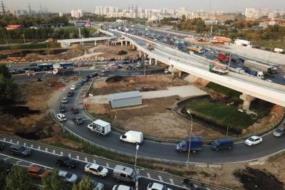 Движение ограничили на 22-м километре МКАД из-за ДТП с грузовиками - vm.ru