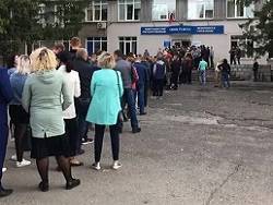 В первый день голосования перед участками возникли аномальные очереди - newsland.com - Москва