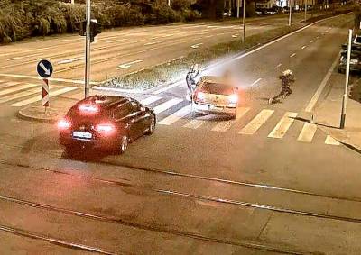 В Брно водитель сбил девушку на пешеходном переходе: видео - vinegret.cz - Чехия - Брно