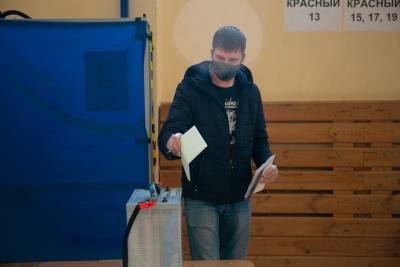 Ирина Фатьянова - На участках Петербурга включили музыку: Facebook блокирует прямые трансляции с УИКов - znak.com - Санкт-Петербург