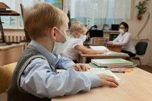 Родители бьют тревогу: во время учебы онлайн не с кем оставлять младшеклассников - novostiua.news - Украина