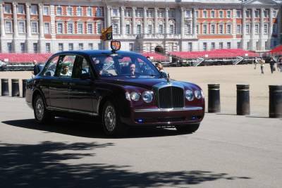 Елизавета II - принц Чарльз - принц Филипп - Принц Чарльз рассказал о пророческой шутке принца Филиппа - mk.ru