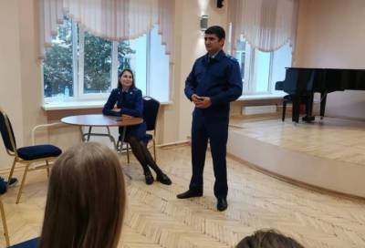 Работники Киришской городской прокуратуры провели беседу-лекцию в детской школе искусств - online47.ru - Россия - Ленинградская обл.