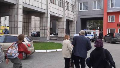 Владимир Путин - Дмитрий Песков - Михаил Мишустин - Михаил Мурашко - Валерий Фальков - Путин выразил соболезнования родным погибших в результате стрельбы в Перми - mir24.tv - Россия - Пермь