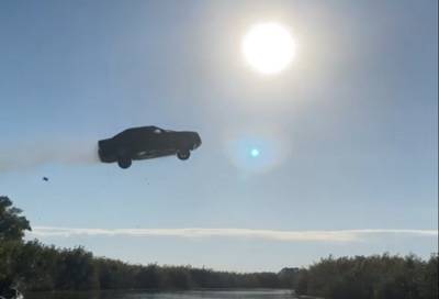 Ростовский каскадер Евгений Чеботарев получил перелом перелетев на BMW 40 метров через реку - privet-rostov.ru