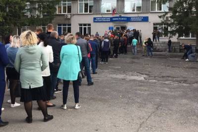 В сибирских городах выстроились огромные очереди к избирательным участкам - znak.com - Россия - Новосибирск - Красноярск