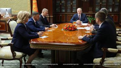 Александр Лукашенко - Лукашенко: вертикали власти придется нелегко во время референдума — хотя напрягаться особо не будем - naviny.by - Белоруссия - Минск