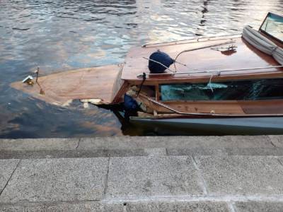 В Петербурге затонул прогулочный катер - 7info.ru - Санкт-Петербург